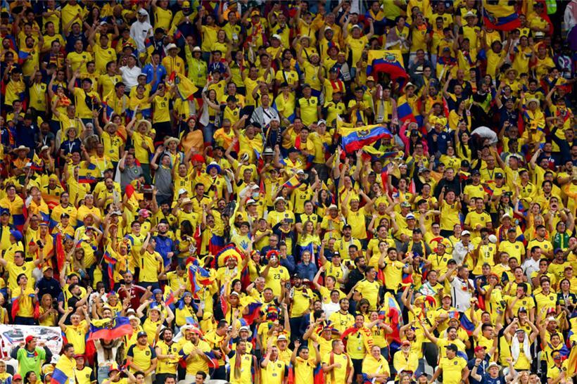 Fans aus Ecuador feuern ihre Mannschaft an
