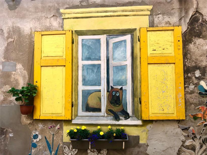 Farbenfrohe Kunst im Hinterhof: die Yard Gallery