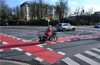 Farbig markierte Radwege sollen zu mehr Sicherheit im Straßenverkehr beitragen
