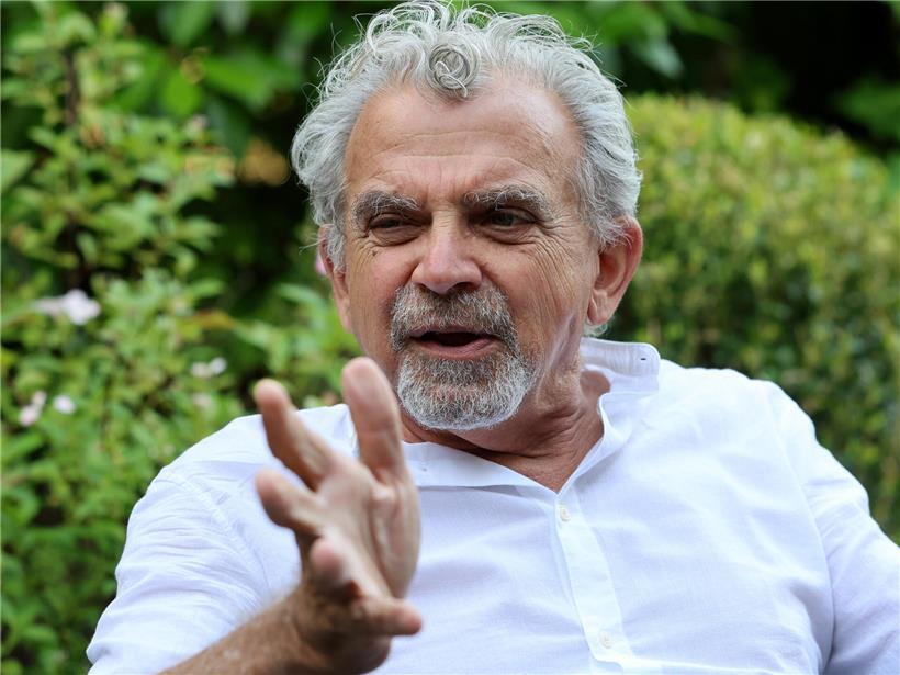 Fari Khabirpour setzt sich für ein Ende des Mullah-Regimes und eine demokratische Zukunft im Iran ein