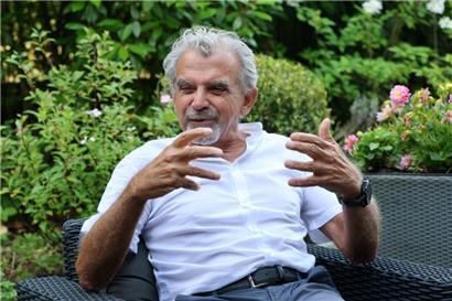 Fari Khabirpour im Gespräch über Asyl- und Migrationspolitik, Afrika und Spiritualität
