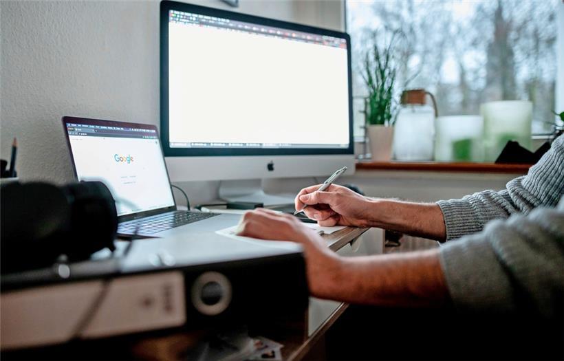 Fast die Hälfte aller Arbeitnehmer in Luxemburg sind Grenzgänger
