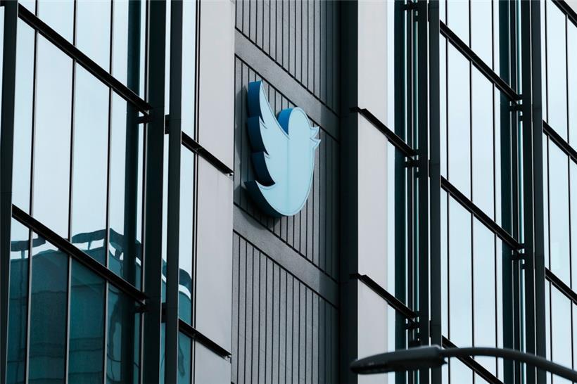 Fast jede zweite Stelle bei Twitter könnte wegfallen. 
