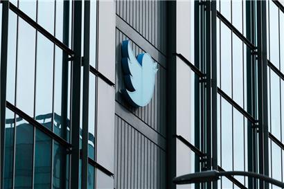 Fast jede zweite Stelle bei Twitter könnte wegfallen. 
