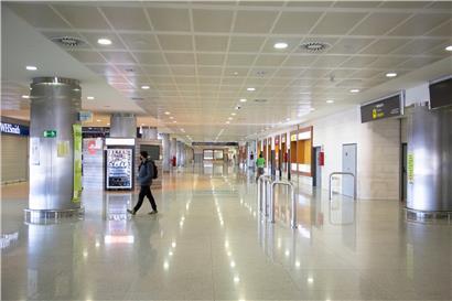 Fast leerer Flughafen von Menorca: Reisen wird immer schwieriger

