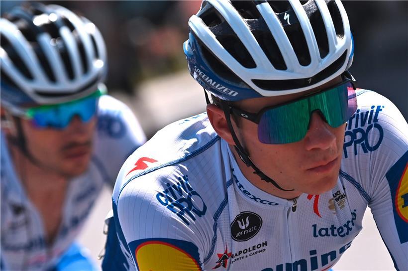 Fast neun Monate nach seinem Horrorsturz ist Remco Evenepoel zurück im Fahrerfeld
