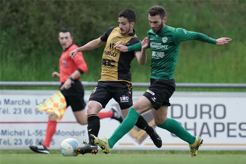 Fatih Eren (r.), Abwehrspieler der US Mondorf
