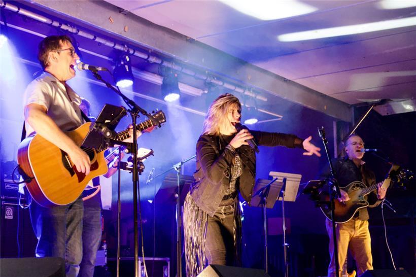 Faye & the Mockingbirds zusammen mit der Luxemburger Lumaband