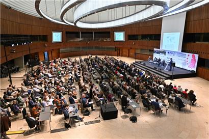 Feierliche Eröffnung am Donnerstag: Im Kongresszentrum findet bis Samstag das 12. CFHTB-Forum zum Thema Hypnose statt
