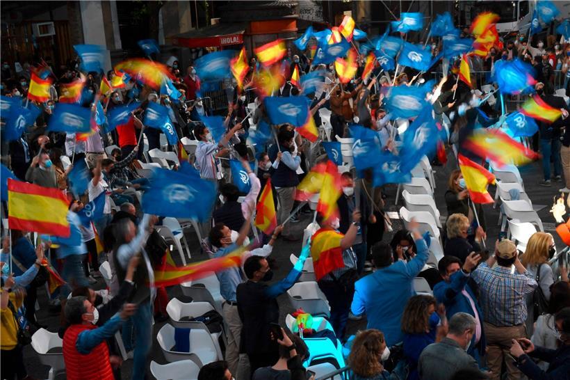 Feiern nach der Wahl: Die breite Mehrheit machte mit ihrer Stimme klar, dass sie Ayusos kompromissloses Öffnungsmodell bevorzugt
