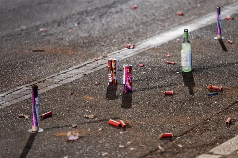 Feiernde geraten an Silvester mehrfach mit Polizei aneinander
