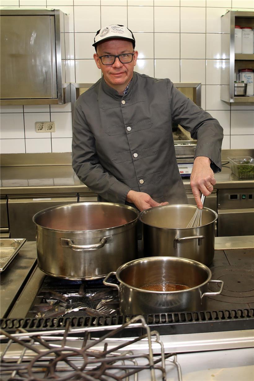 Feinkoch Paul Eischen in seinem Metier: 2000 eröffnete er ein Restaurant in Capellen
