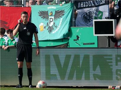 Felix Bickel vertraut blind auf den Keller im Fußballspiel, Fokus auf Teamarbeit und Strategie