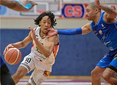 Fels-Profi Jamison Overton ließ sich in Spiel zwei von nichts abbringen und führte sein Team mit 31 Punkten in die Entscheidungspartie
