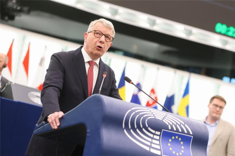 Fernand Kartheiser am Rednerpult im EU-Parlament in Straßburg: Fraktionslose verfügen auch über weniger Redezeit im Plenum
