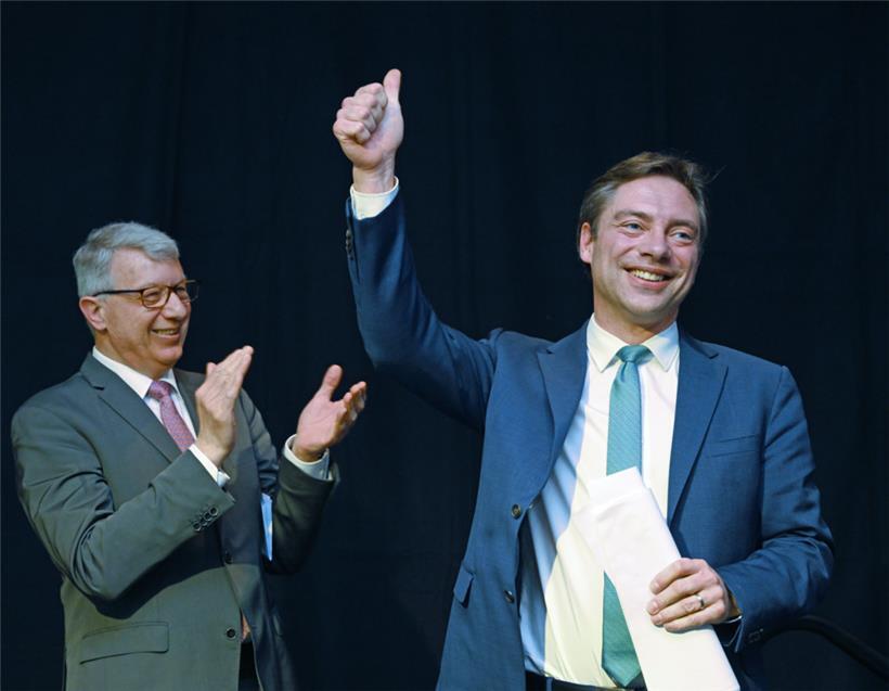 Fernand Kartheiser beglückwünschte den ADR-Spitzenkandidaten Fred Keup
