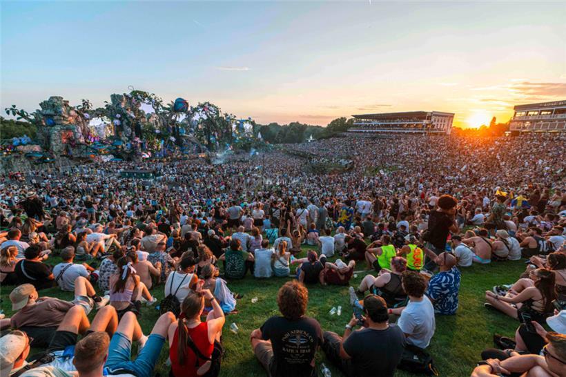 Festivalbesucher beim „Tomorrowland“-Festival für elektronische Musik in der „De Schorre“ in Boom
