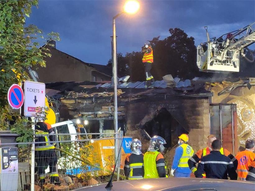 Großbrand im Escher „Benu Village“ – Feuer laut CGDIS unter Kontrolle