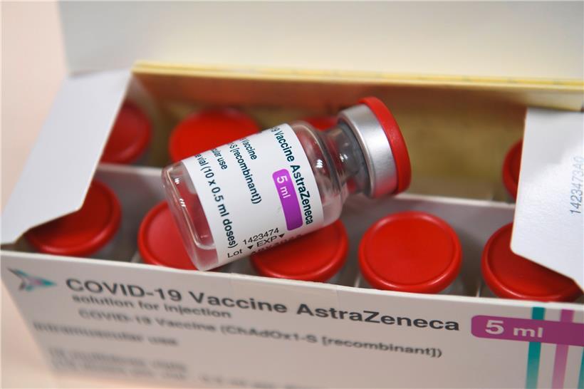 Fieber, Schüttelfrost, Körperschmerzen – wegen zu häufiger Nebenwirkungen setzen Teile Schwedens die Impfung mit dem Wirkstoff von AstraZeneca vorübergehend aus

