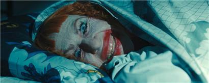 Figuren wie aus dem Horror-Bilderbuch: Amy Madigan in „Weapons“
