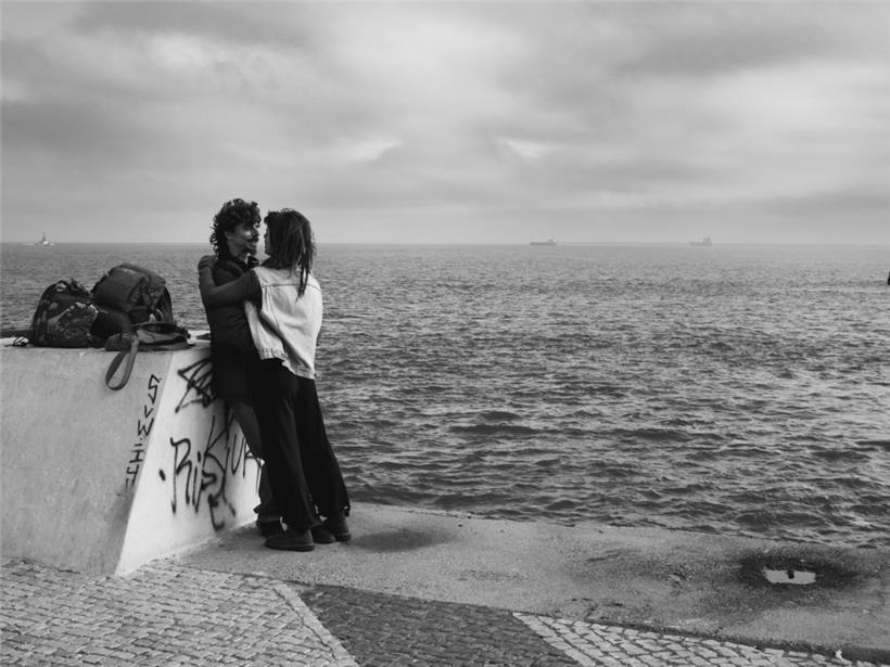 Filipa und Brian am Ufer des Tejo
