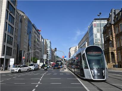 Finanzinstitute am Boulevard Royal in Luxemburg-Stadt mit moderner Architektur und urbanem Stadtbild