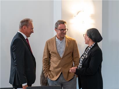 Finanzminister Gilles Roth, Außenminister Xavier Bettel und Yasmine Fouad, die ägyptische Umweltministerin und Präsidentin der COP15 der UN-Konvention über die Bekämpfung der Wüstenbildung
