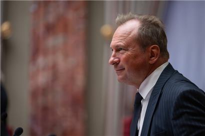 Finanzminister Gilles Roth: „Un de Sozialausgabe wäert net gefummelt ginn“
