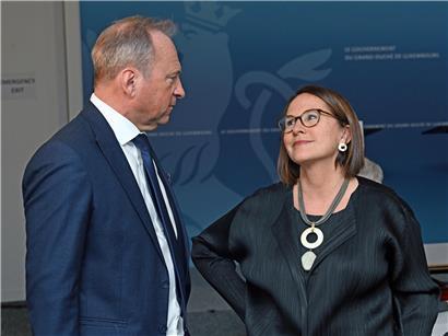 Finanzminister Gilles Roth und Verteidigungsministerin Yuriko Backes präsentieren Europas erste Verteidigungs-Anleihe für Bürger seit dem Zweiten Weltkrieg