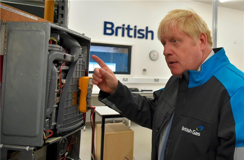 Finger weg! Großbritanniens Premierminister Boris Johnson besuchte vergangene Woche eine Ausbildungsstätte von British Gas bei Leicester. Derzeit steigen in Europa die Gaspreise massiv, wovon auch die Insel nicht verschont bleibt.
