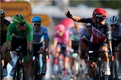 Fingerzeig in Richtung der Konkurrenten: Caleb Ewan (Lotto Soudal) konnte die 11. Etappe der Tour gewinnen
