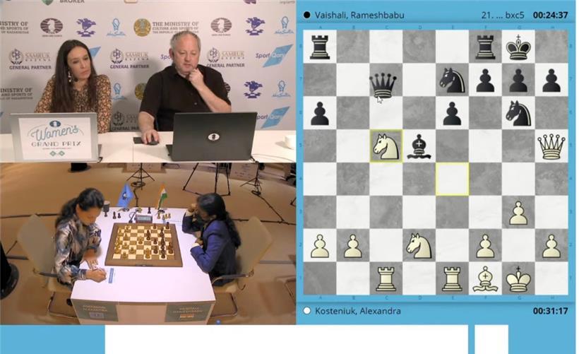 Fiona Steil-Antoni mit Ilia Smirin (links oben) beim Kommentieren einer Partie des FIDE Women’s Grand Prix auf dem offiziellen Kanal der FIDE
