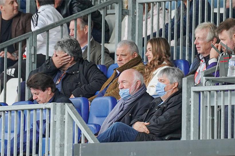 Flavio Becca (Bildmitte) mit seiner Tochter bei einem Fußballspiel im Jahr 2021
