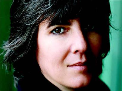 Porträt von Florence Dupré la Tour, Autorin, die lange in Armut lebte, symbolisch für soziale Ungleichheit und Lebensgeschichte