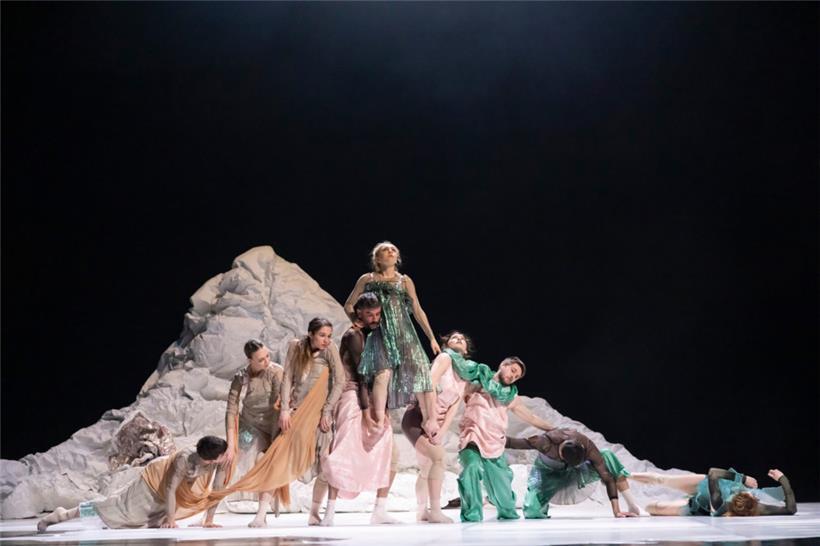 „Florescence in decay“ d’Elisabeth Schilling
