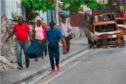 Flucht vor der Gewalt der Gangs, die Haitis Hauptstadt Port-au-Prince beherrschen
