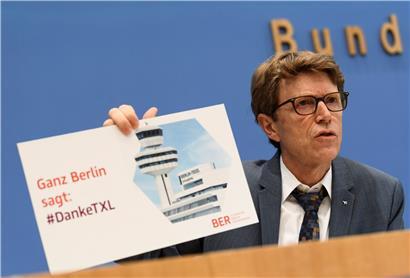 Flughafenchef Engelbert Lütke Daldrup kündigte gestern die Eröffnung des neuen Flughafens Berlin Brandenburg Airport (BER) an – mit neunjähriger Verspätung

