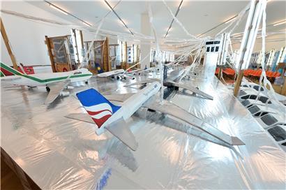 „Flugplatz Welt/World Airport“ de Thomas Hirschhorn, propriété du Mudam
