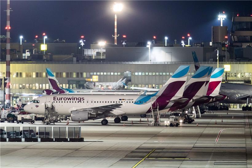 Flugzeuge der Lufthansa-Tochter Eurowings standen am 30. Dezember am Düsseldorfer Flughafen, als das Kabinenpersonal zu einem dreitägigen Streik ansetzte.
