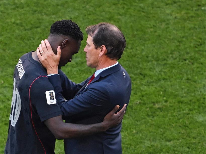 Folarin Balogun (l.) stand im Mittelpunkt einer politischen Debatte im Weltfußball