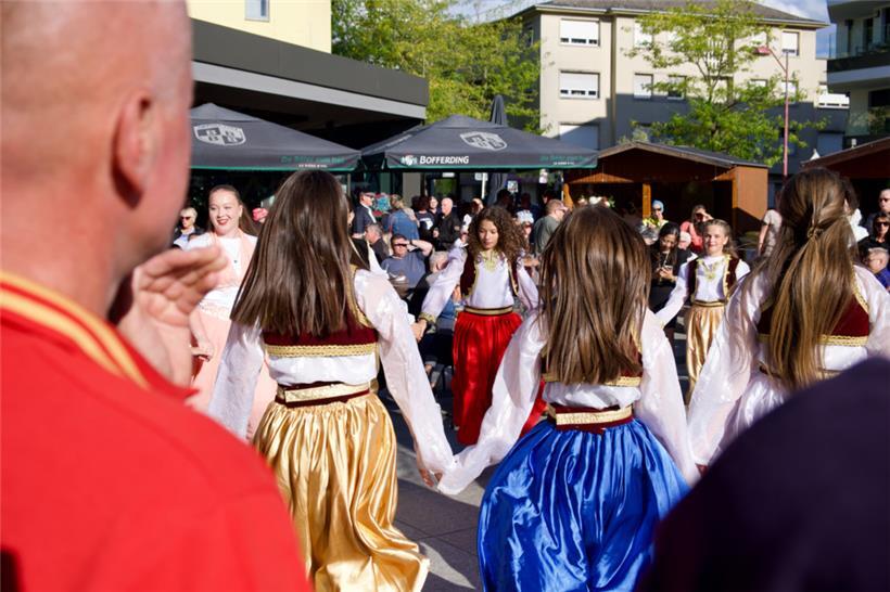 Folkloristische Tänze, Perkussionsauftritte und viele weitere Darbietungen verwandelten Petingen in einen wahren Melting Pot
