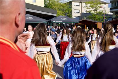 Folkloristische Tänze, Perkussionsauftritte und viele weitere Darbietungen verwandelten Petingen in einen wahren Melting Pot
