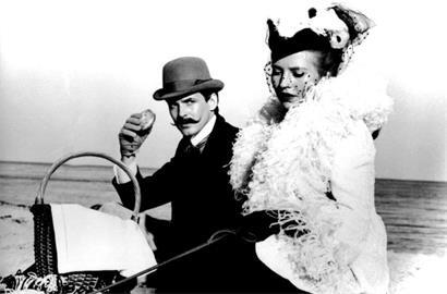 Fontanes Werk „Effi Briest“ inspirierte viele Filmschaffende, darunter Rainer Fassbinder: Er besetzte die Hauptrollen mit Ulli Lommel (Major Crampas, l.) und Hanna Schygulla (Effi Briest, r.)