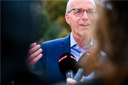 Formateur Luc Frieden stellte sich nach „zwei anstrengenden Tagen“ den Fragen der anwesenden Journalisten
