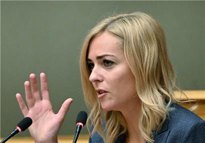 Foto: Editpress/Julien GarroyTaina Bofferding (LSAP) übte gemeinsam mit den Grünen, der Linke und den Piraten Kritik an der Informationspolitik der Regierung 
