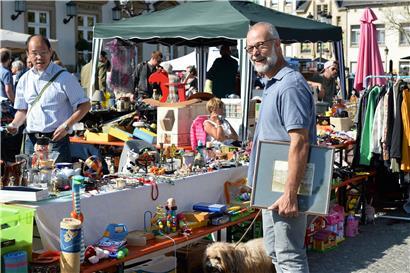 Foto von 2018 – als der Flohmarkt auf der place Guillaume stattfand
