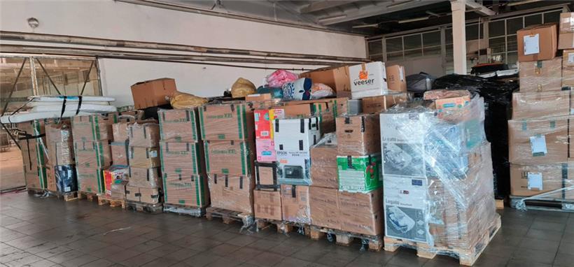 Foto von den Spenden in der Lagerhalle, die die polnische Gemeindeverwaltung zur...