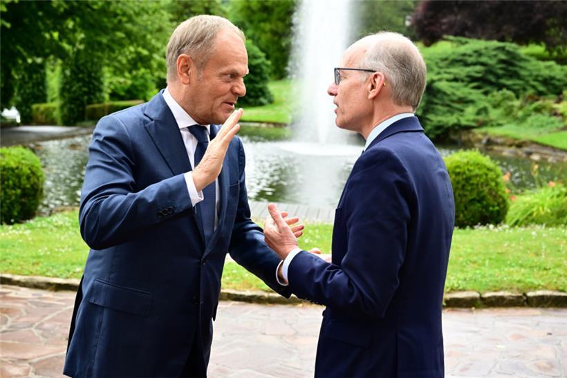 Fotogelegenheit im Park von Schloss Senningen mit  Donald Tusk und Luc Frieden
