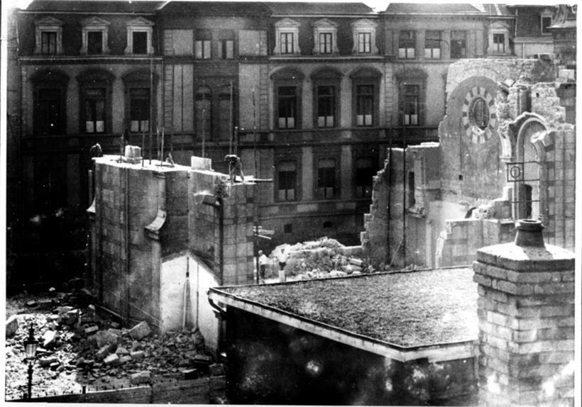 Fotos wie dieses gibt es auf ww2.lu zu entdecken: Es zeigt die zwischen Ende August und Ende Oktober 1941 zerstörte große Synagoge von Luxemburg
