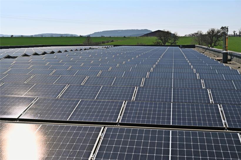 Fotovoltaik-Anlagen sollen laut Premierminister Bettel in Zukunft auf jedem geeigneten Dach installiert werden
